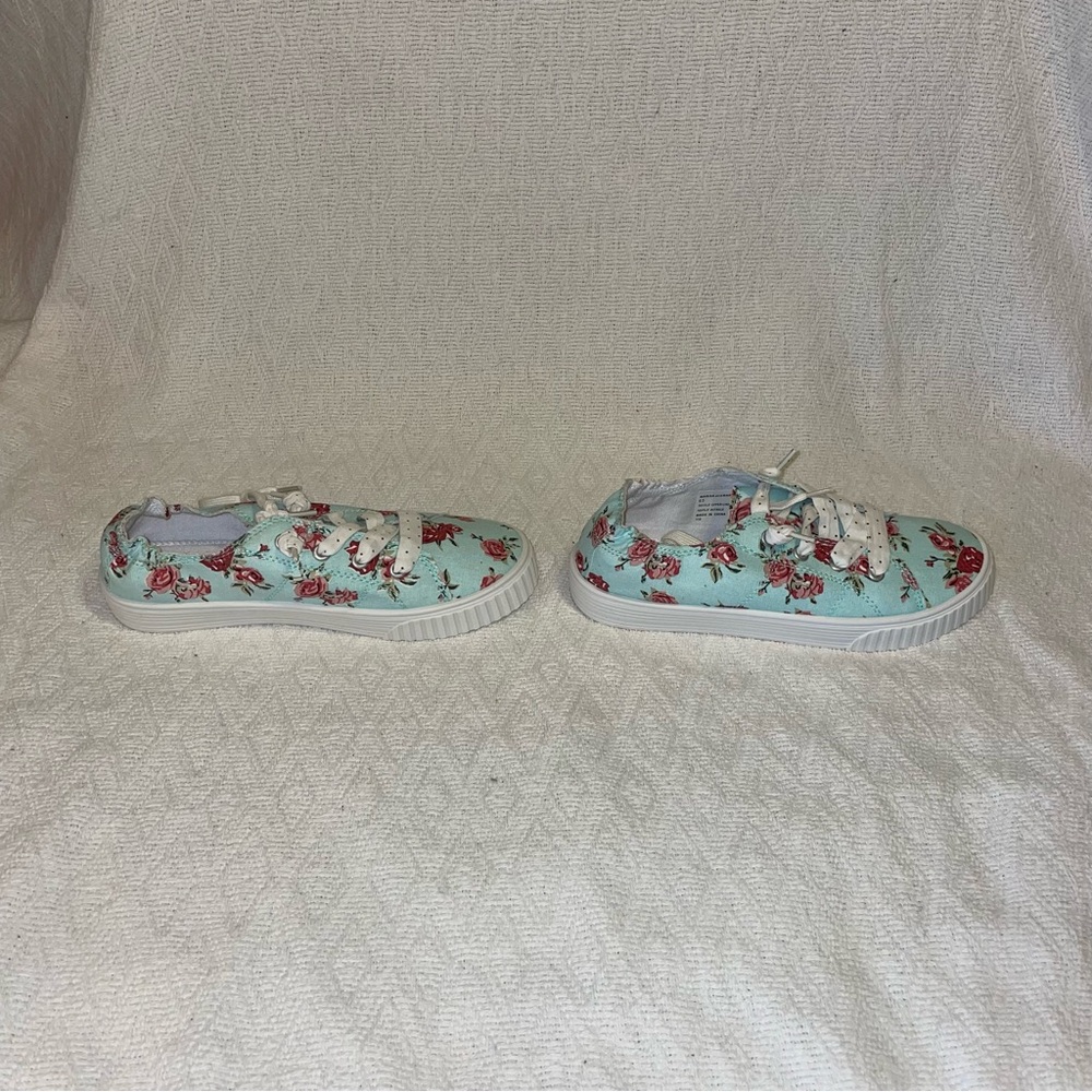 Madden Merisa  Light Blue Floral Elastic Polka Dot Pre-Tied Sneakers Shoes 6 1/2 - Picture 7 of 11